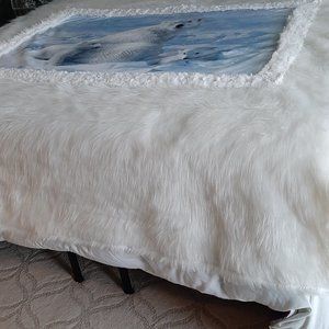 Handmade Polar Bear & Cubs Theme Faux Fur Throw
